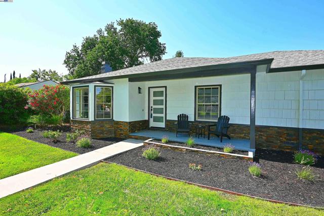 3208 McNutt, Walnut Creek CA: https://media.crmls.org/mediaz/fbf34a71-5308-4333-8ef5-4368861c66c8.jpg