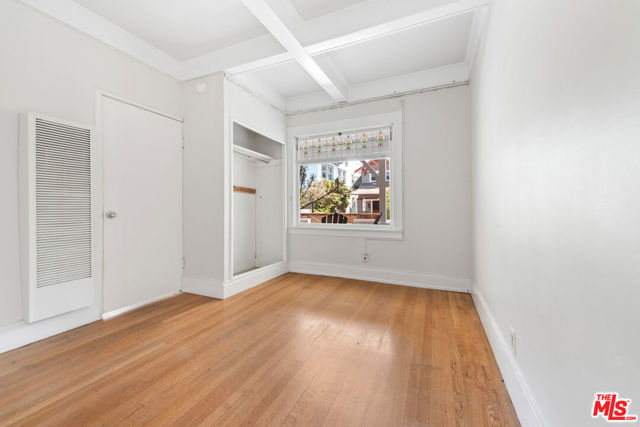 45 Breeze Avenue, Venice CA: https://media.crmls.org/mediaz/fbf3c070-fc1a-402b-a1af-8f7947af2ad0.jpg
