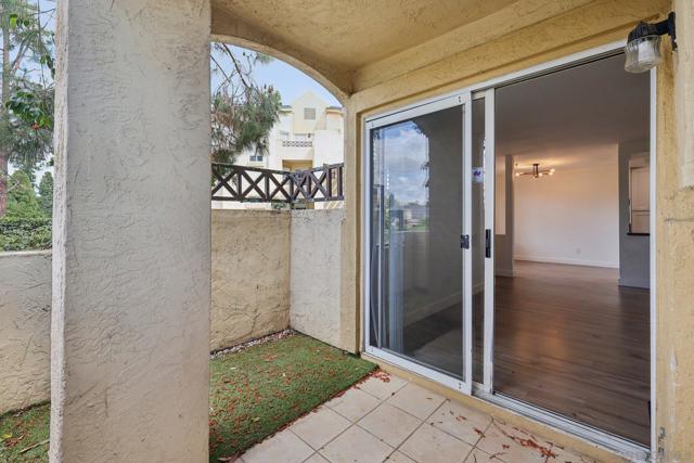 2077 Lakeridge Circle, Chula Vista CA: https://media.crmls.org/mediaz/fbf3fb75-0345-4199-98ed-dcbd656dfaf7.jpg