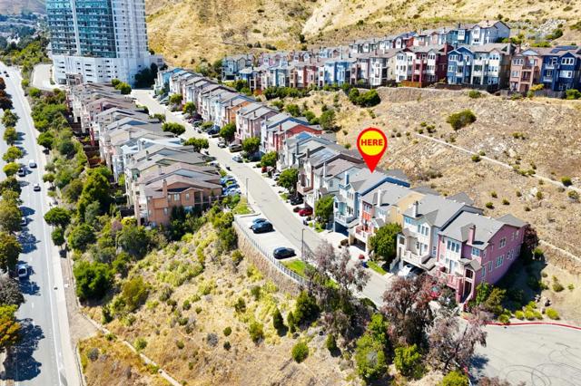 58 Pointe View Place, South San Francisco CA: https://media.crmls.org/mediaz/fbf443e4-8e6c-4b00-97a0-8fcbd1da6731.jpg