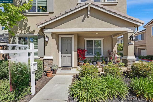 210 Belle Harbor Circle, Pittsburg CA: https://media.crmls.org/mediaz/fbf49ebe-ce71-4ae4-a4a8-1010142142ed.jpg