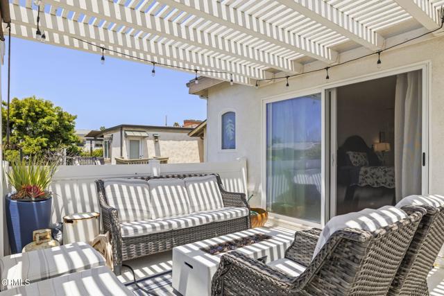2036 Pierpont Boulevard, Ventura CA: https://media.crmls.org/mediaz/fbf4a968-a905-4a9b-af51-20c1c31543c6.jpg