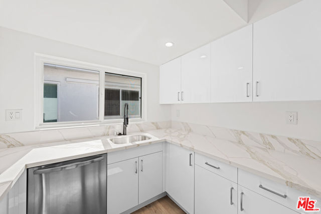1951 Selby Avenue, Los Angeles CA: https://media.crmls.org/mediaz/fbf5e993-8720-4163-9b1d-35cfa04d6e4b.jpg