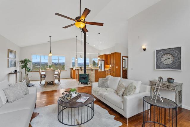 350 Windsong Way, Watsonville CA: https://media.crmls.org/mediaz/fbf6aa4b-28ce-42c6-a35b-bf10e1ec10aa.jpg