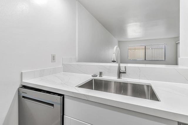 980 Kiely Boulevard, Santa Clara CA: https://media.crmls.org/mediaz/fbf6ba4e-e429-4ade-b38a-9bc2f967fa2e.jpg