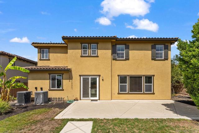 5527 Alexandrine Ct, Oceanside CA: https://media.crmls.org/mediaz/fbf6d8bd-e579-4ba4-bb3c-a1f48dced40d.jpg