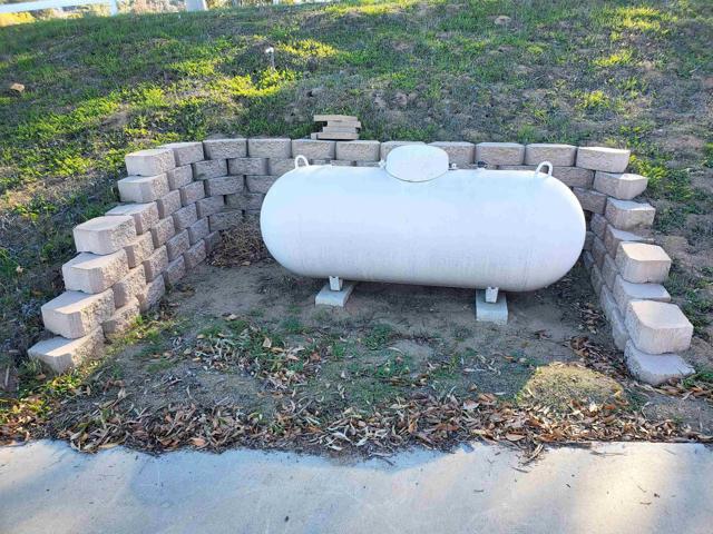 17910 Bluegrass Road, Ramona CA: https://media.crmls.org/mediaz/fbf6f8b8-9f2e-401d-b006-8ddf76f9bf25.jpg