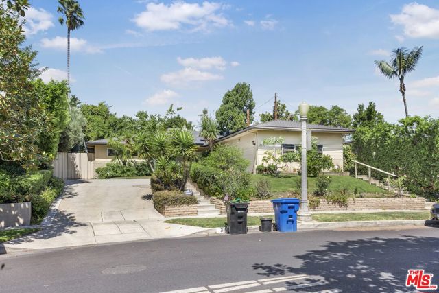 3133 Barbydell Drive, Los Angeles CA: https://media.crmls.org/mediaz/fbf71063-e905-47ba-bfcd-b2c12544b458.jpg
