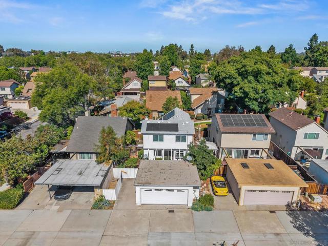 10748 Escobar Dr, San Diego CA: https://media.crmls.org/mediaz/fbf77f26-5c6b-4369-ae79-e052879edd4f.jpg