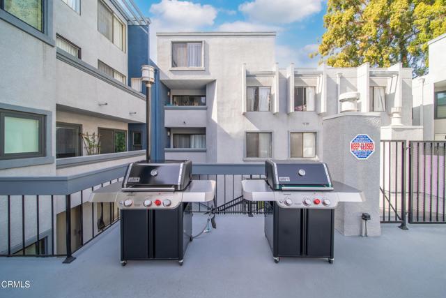 Detail Gallery Image 22 of 27 For 1940 N Highland Ave #10,  Los Angeles,  CA 90068 - 2 Beds | 2 Baths