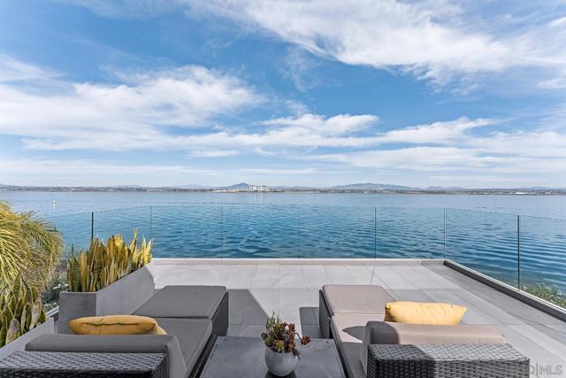 5 Spinnaker Way, Coronado CA: https://media.crmls.org/mediaz/fbf8029d-8e37-4a8b-a33d-e2d35a3a1bd7.jpg