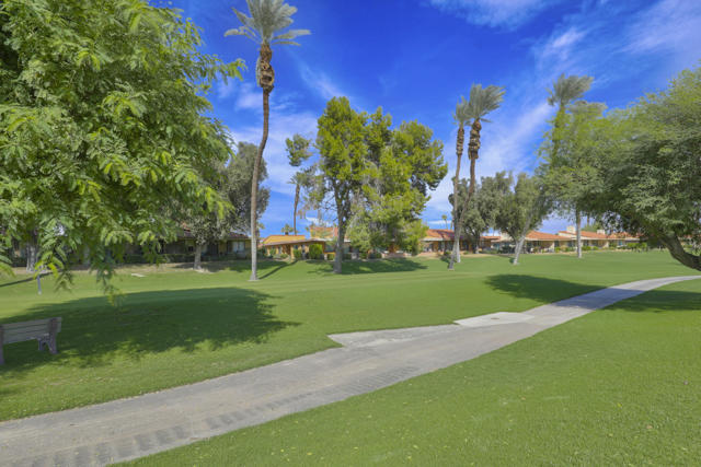 17 La Cerra Circle, Rancho Mirage CA: https://media.crmls.org/mediaz/fbf845c2-165f-4824-8e3a-e1cc4f9183c3.jpg