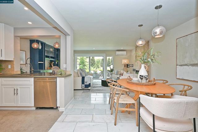 3434 Tice Creek Dr, Walnut Creek CA: https://media.crmls.org/mediaz/fbf8bf01-7bde-4506-b011-ca2b05f5cda0.jpg