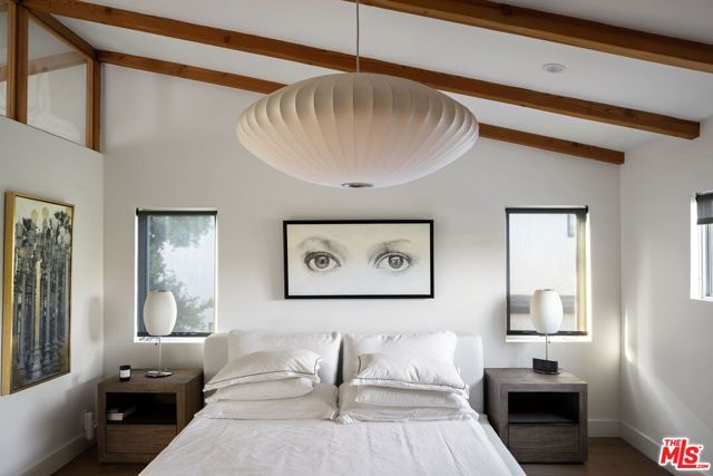 517 N Laurel Avenue, Los Angeles CA: https://media.crmls.org/mediaz/fbf8d84b-fc45-4bb6-a469-b9aaecd7b4d5.jpg