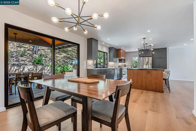 1612 Cervato Cir, Alamo CA: https://media.crmls.org/mediaz/fbf8e325-d55c-4405-8a23-8d6fdbf26ca8.jpg
