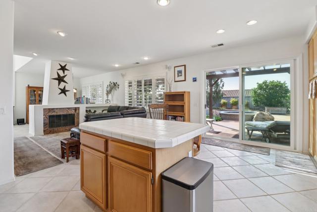 542 Lee Circle, Chula Vista CA: https://media.crmls.org/mediaz/fbf9010e-e71a-4c09-b3f4-a5c5d1fc2a88.jpg