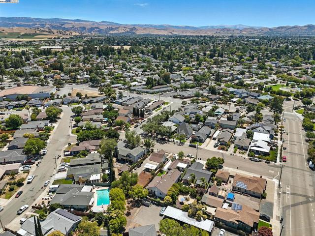 772 Mcleod St, Livermore CA: https://media.crmls.org/mediaz/fbf90d9b-7cbc-4c64-9d75-c49074521e8c.jpg