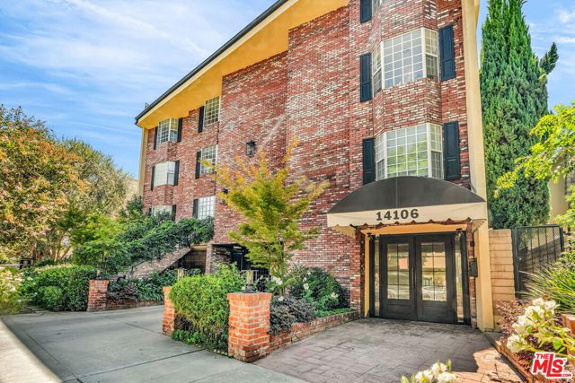 14106 Dickens Street, Sherman Oaks CA: https://media.crmls.org/mediaz/fbf9baab-8d99-4388-b9a5-0cf9920b3d0f.jpg