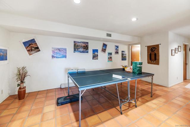 12982 Polvera Ct, San Diego CA: https://media.crmls.org/mediaz/fbf9d653-fef1-445f-b6ac-92b853b28931.jpg