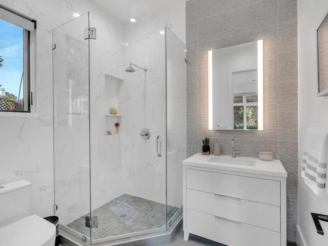 60 Glengarry Way, Hillsborough CA: https://media.crmls.org/mediaz/fbfa8292-b396-4d07-bd73-710dca058ff8.jpg