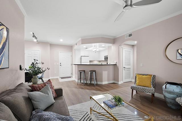 4165 Executive Dr, La Jolla CA: https://media.crmls.org/mediaz/fbfaac63-0ed7-4f5f-8f78-fb1036cb7359.jpg