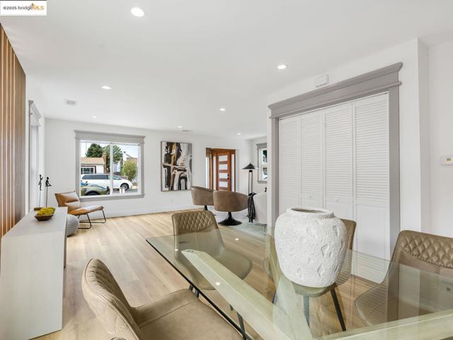 1415 10Th St, Berkeley CA: https://media.crmls.org/mediaz/fbfbc034-71ab-4b03-ac4b-de493411d394.jpg