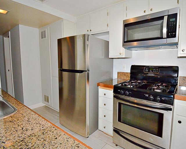 2230 N N. Indian Canyon Way Drive, Palm Springs CA: https://media.crmls.org/mediaz/fbfbf050-e5f2-48d3-a71f-f04cd6b96d0b.jpg