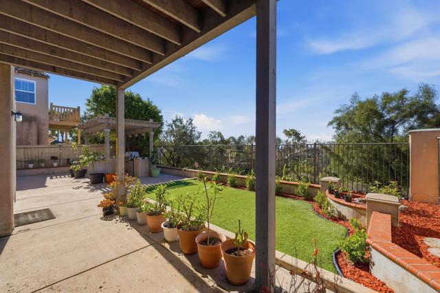 Detail Gallery Image 6 of 42 For 2784 Rambling Vista Rd, Chula Vista,  CA 91915 - 4 Beds | 4 Baths