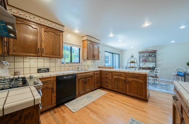 785 Ambrose Drive, Salinas CA: https://media.crmls.org/mediaz/fbfc3384-01c5-40ac-a1a9-16f5ed8b7a5c.jpg