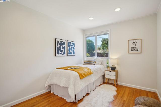 Image 23 of 55 For 14917 Berry Way
