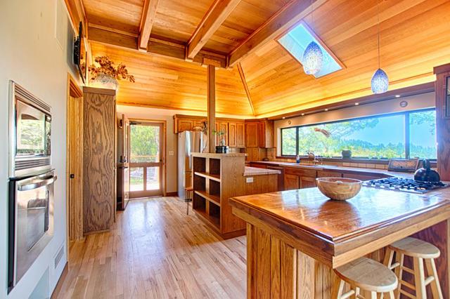 18467 Las Cumbres Road, Los Gatos CA: https://media.crmls.org/mediaz/fbfcf47d-e187-4143-bd96-52c60c497b05.jpg