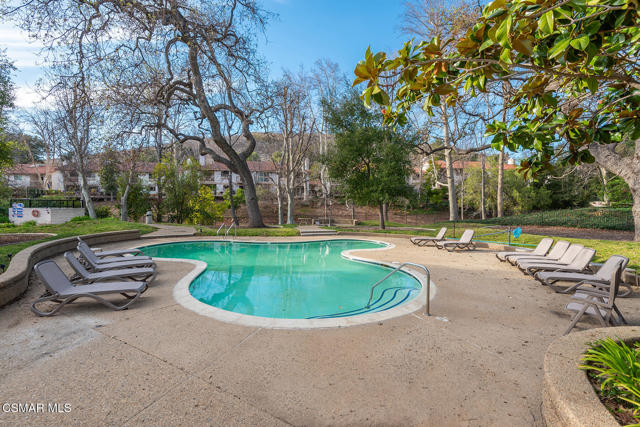 784 N Valley Drive, Westlake Village CA: https://media.crmls.org/mediaz/fbfd219f-6d0a-428e-9b12-58639cc9cea1.jpg