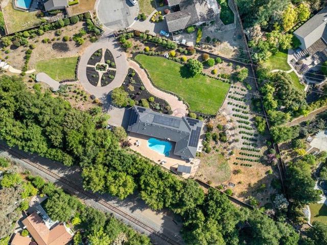 20811 Norada Court, Saratoga CA: https://media.crmls.org/mediaz/fbfd257b-f706-4270-88cb-41d10b94f8ea.jpg