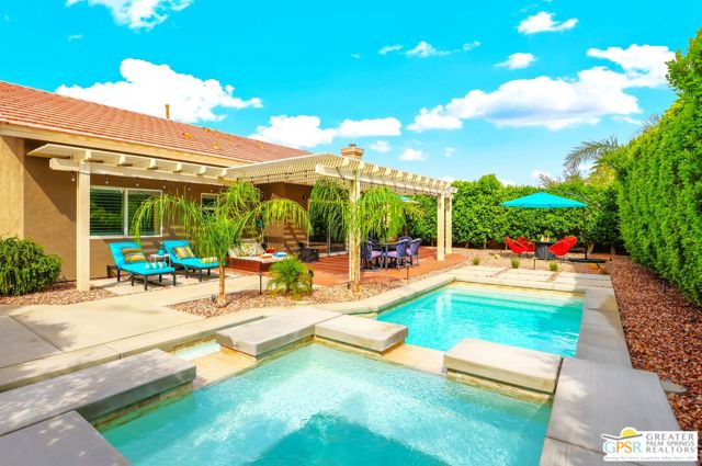 2162 Shannon Way, Palm Springs CA: https://media.crmls.org/mediaz/fbfe0d02-1890-4a5f-8e50-c5c22e4da0a3.jpg