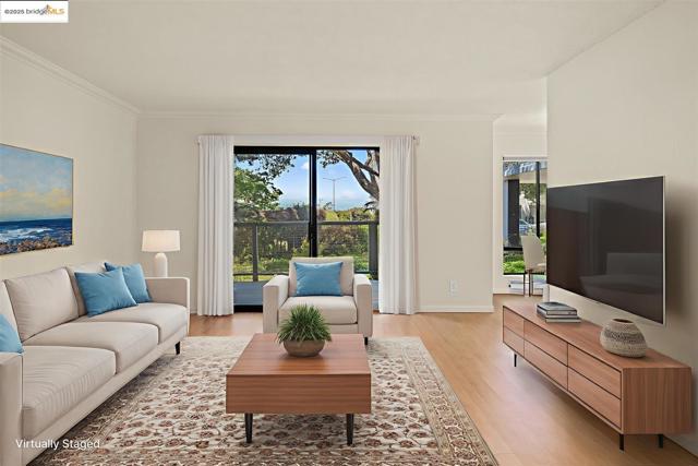 2 Commodore DR, Emeryville CA: https://media.crmls.org/mediaz/fbfe82bc-1b50-40a6-ae74-74564d775197.jpg