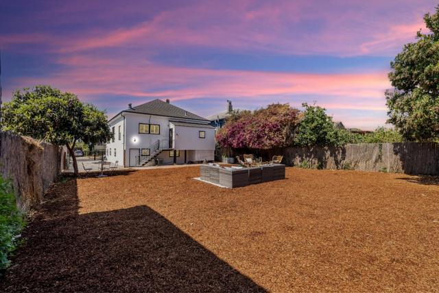 2900 Linden Street, Emeryville CA: https://media.crmls.org/mediaz/fbfec435-08f8-4f23-bf49-94d7e26c5ac6.jpg