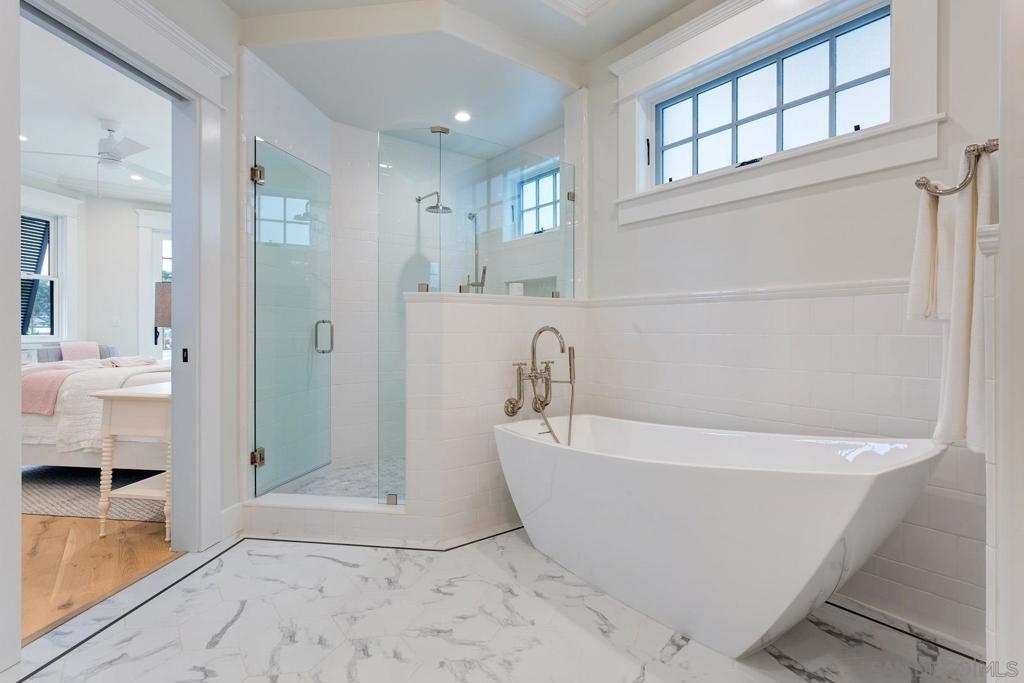 MLS #250017622SD img 17