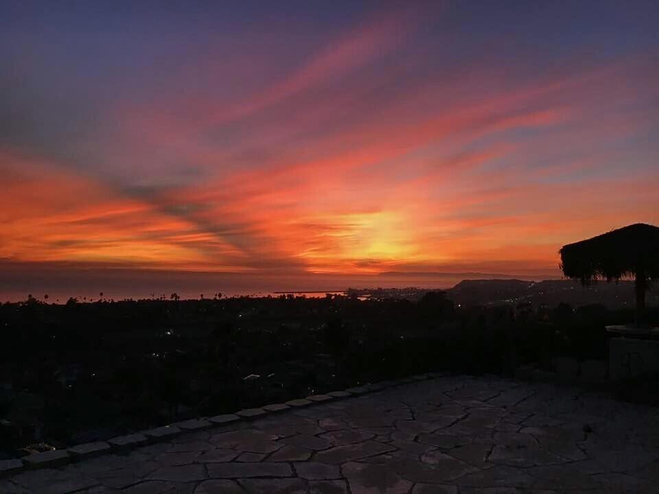 https://media.crmls.org/mediaz/fbff215a-8389-4a3b-9233-ab482c3d1c6f.jpg?preset=X-Large