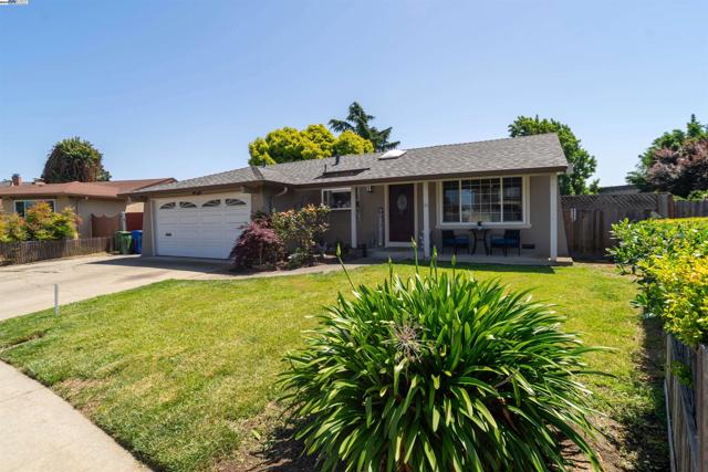 34505 Salinas Pl, Fremont CA: https://media.crmls.org/mediaz/fbff5a3c-9c66-4e69-99da-0fb716166293.jpg