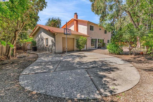 38 Barcelona Pl, Danville CA: https://media.crmls.org/mediaz/fbff8959-7e5c-4d1a-8efe-aba3a38840c5.jpg
