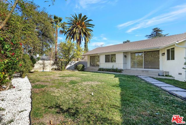 23153 Gonzales Drive, Woodland Hills CA: https://media.crmls.org/mediaz/fbff9b24-d04d-4ed6-b274-c5b49545a4f4.jpg