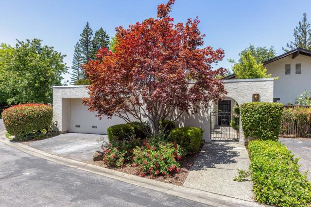 2435 Sharon Oaks Drive, Menlo Park CA: https://media.crmls.org/mediaz/fbffca3c-6fc1-4ce3-848b-8e11d58346ea.jpg