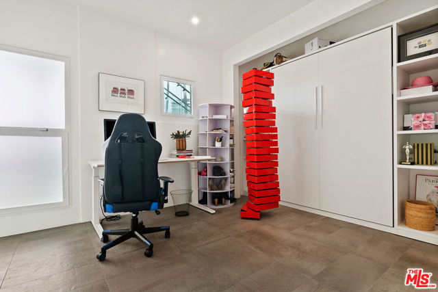 Image 19 of 50 For 270 Palisades Beach Road 203