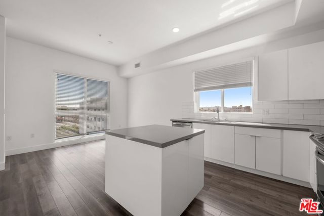 1215 S Bedford Avenue, Los Angeles CA: https://media.crmls.org/mediaz/fc002ef9-1533-493c-a030-cbb09b8d32c3.jpg