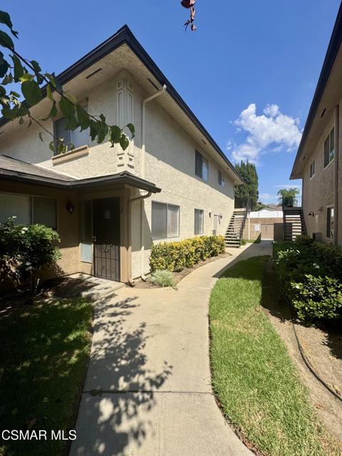 2014 Avenida Placida, Simi Valley CA: https://media.crmls.org/mediaz/fc003f3f-fd5d-4d32-8052-63c50a570c52.jpg