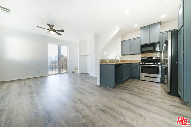 14661 Sherman Way, Van Nuys CA: https://media.crmls.org/mediaz/fc00674f-69bc-43dc-8b1f-57748e062d59.jpg