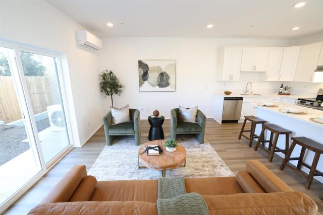 Detail Gallery Image 4 of 31 For 4982 Ocean View Bld, San Diego,  CA 92113 - 3 Beds | 2/1 Baths