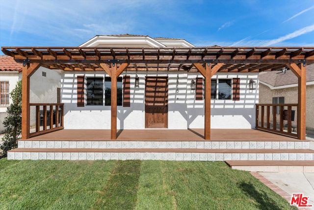 3815 W 60th Street, Los Angeles CA: https://media.crmls.org/mediaz/fc016362-cca9-495d-8f60-4761530ed4cf.jpg