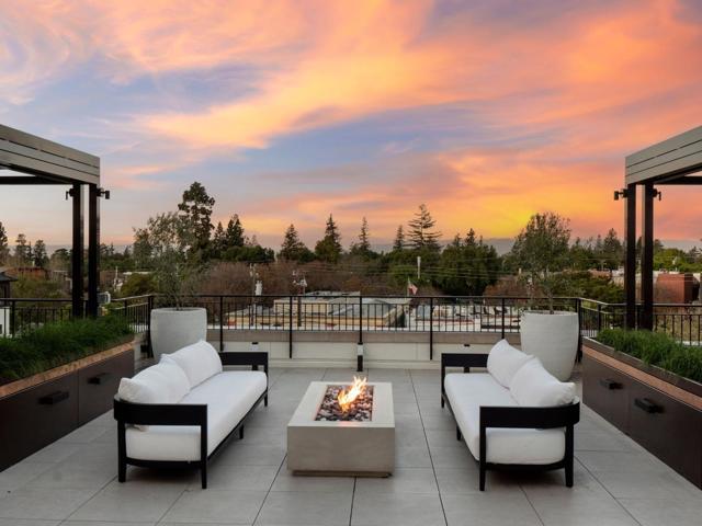 450 1st Street, Los Altos CA: https://media.crmls.org/mediaz/fc016657-ccbb-4c67-889a-5e1959f2b84e.jpg
