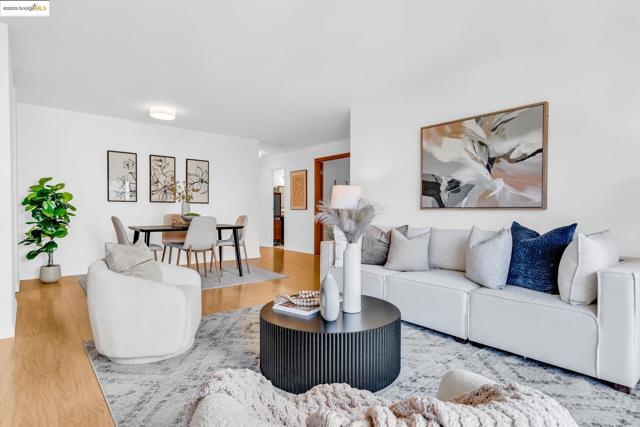 288 Whitmore St, Oakland CA: https://media.crmls.org/mediaz/fc01d1cf-d4e3-4579-a0f1-bee18a2ec0de.jpg